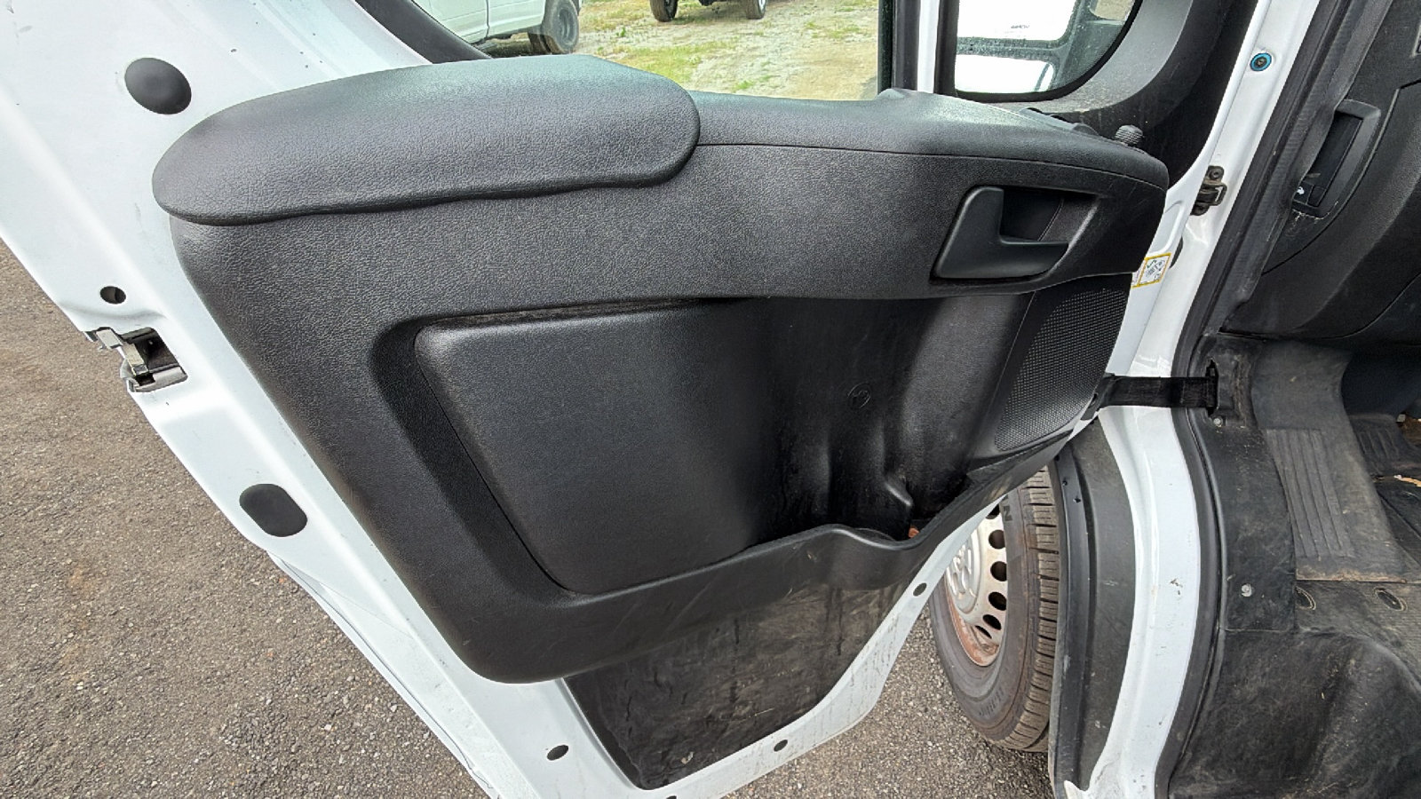 Used 2024 RAM ProMaster 2500 w/ Convenience Group FWD image 15