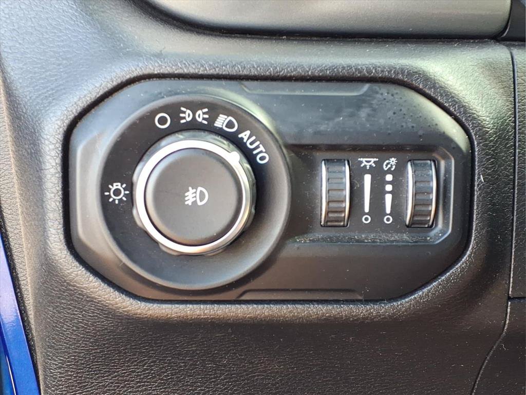 Used 2020 Jeep Wrangler Unlimited Sahara AWD/4WD image 29