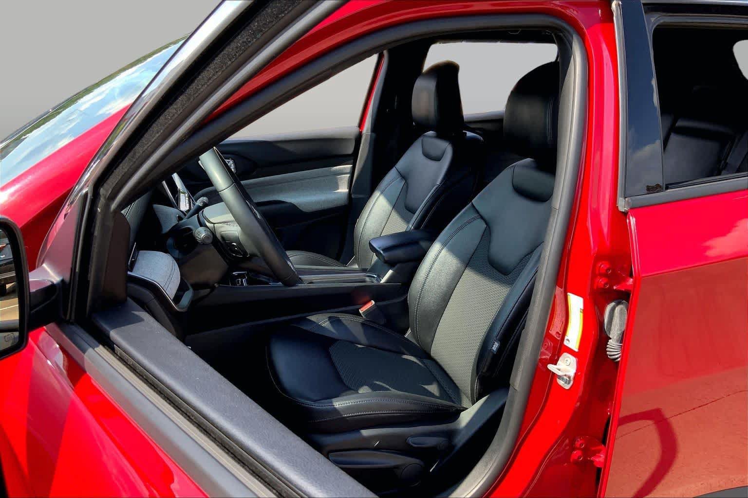 Used 2024 Jeep Compass Latitude AWD/4WD image 8