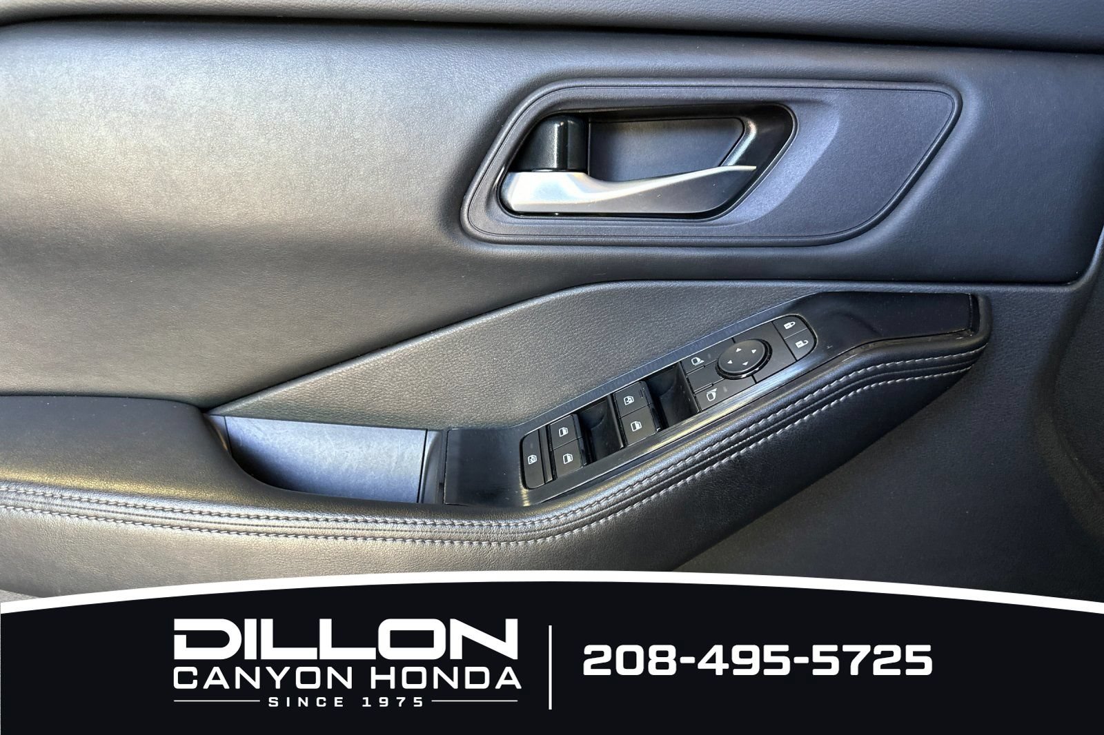 Used 2024 Nissan Rogue SV AWD/4WD image 12