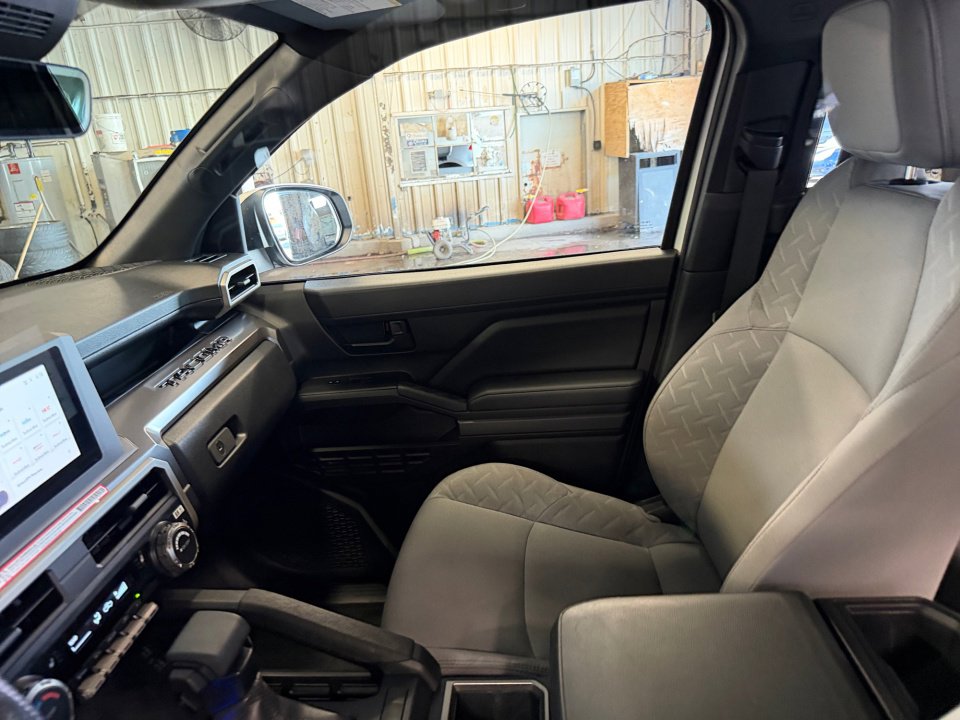 Used 2025 Toyota Tacoma SR5 AWD/4WD image 28