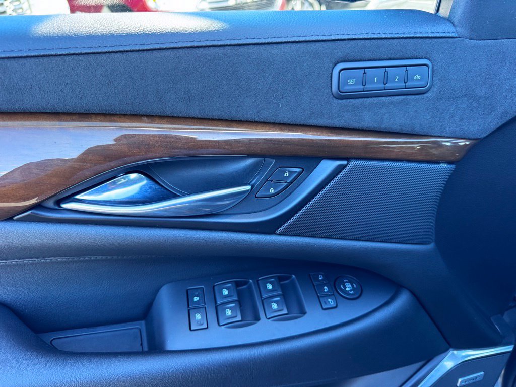 Used 2020 Cadillac Escalade Luxury AWD/4WD image 25
