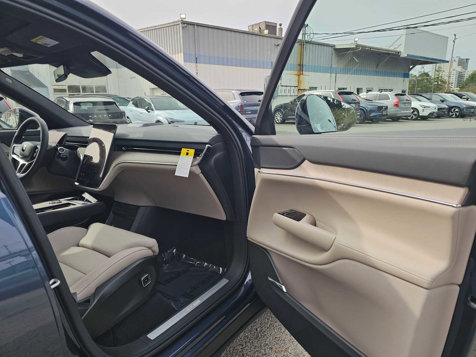 New 2026 Volvo EX90 Ultra image 12