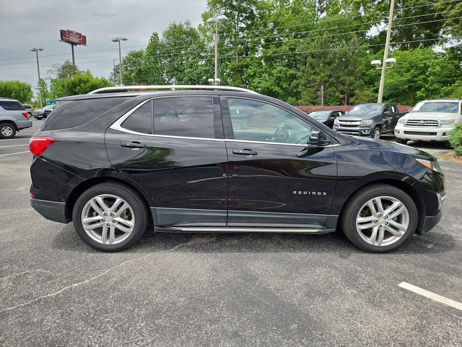 Used 2018 Chevrolet Equinox LT w/ Sun & Infotainment Package FWD image 5