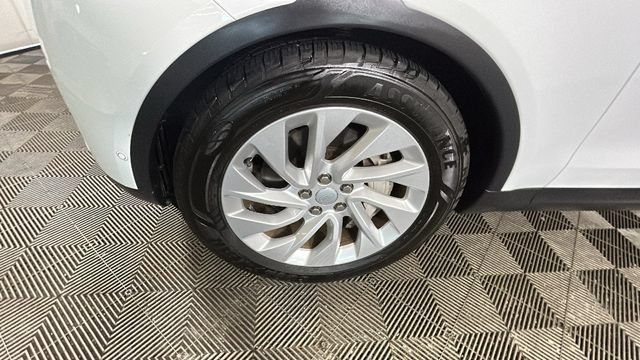 Used 2024 Land Rover Discovery S AWD/4WD image 9