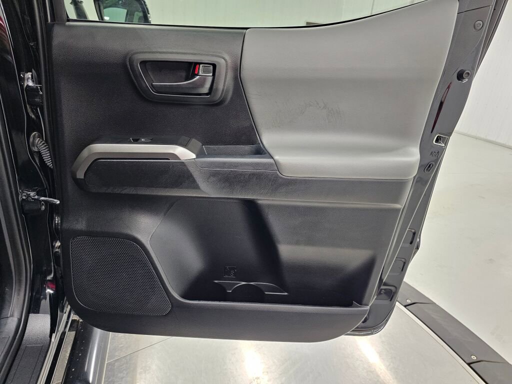 Used 2021 Toyota Tacoma SR5 w/ Technology Package AWD/4WD image 31