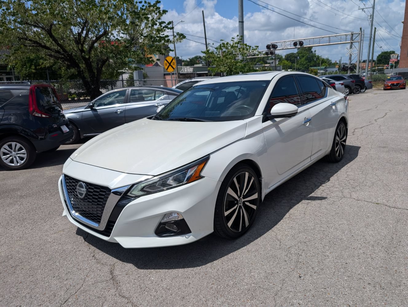 Used 2021 Nissan Altima 2.5 Platinum AWD/4WD image 3