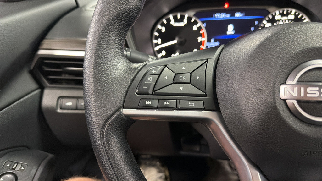 Used 2025 Nissan Altima 2.5 SV FWD image 21