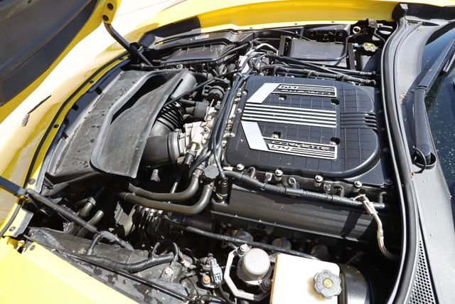 Used 2015 Chevrolet Corvette Z06 w/ 3LZ Preferred Equipment Group RWD image 9