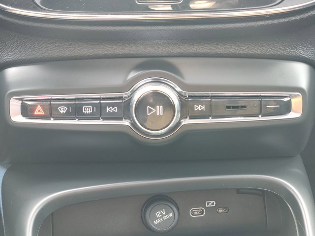 Used 2023 Volvo XC40 Recharge Ultimate image 19