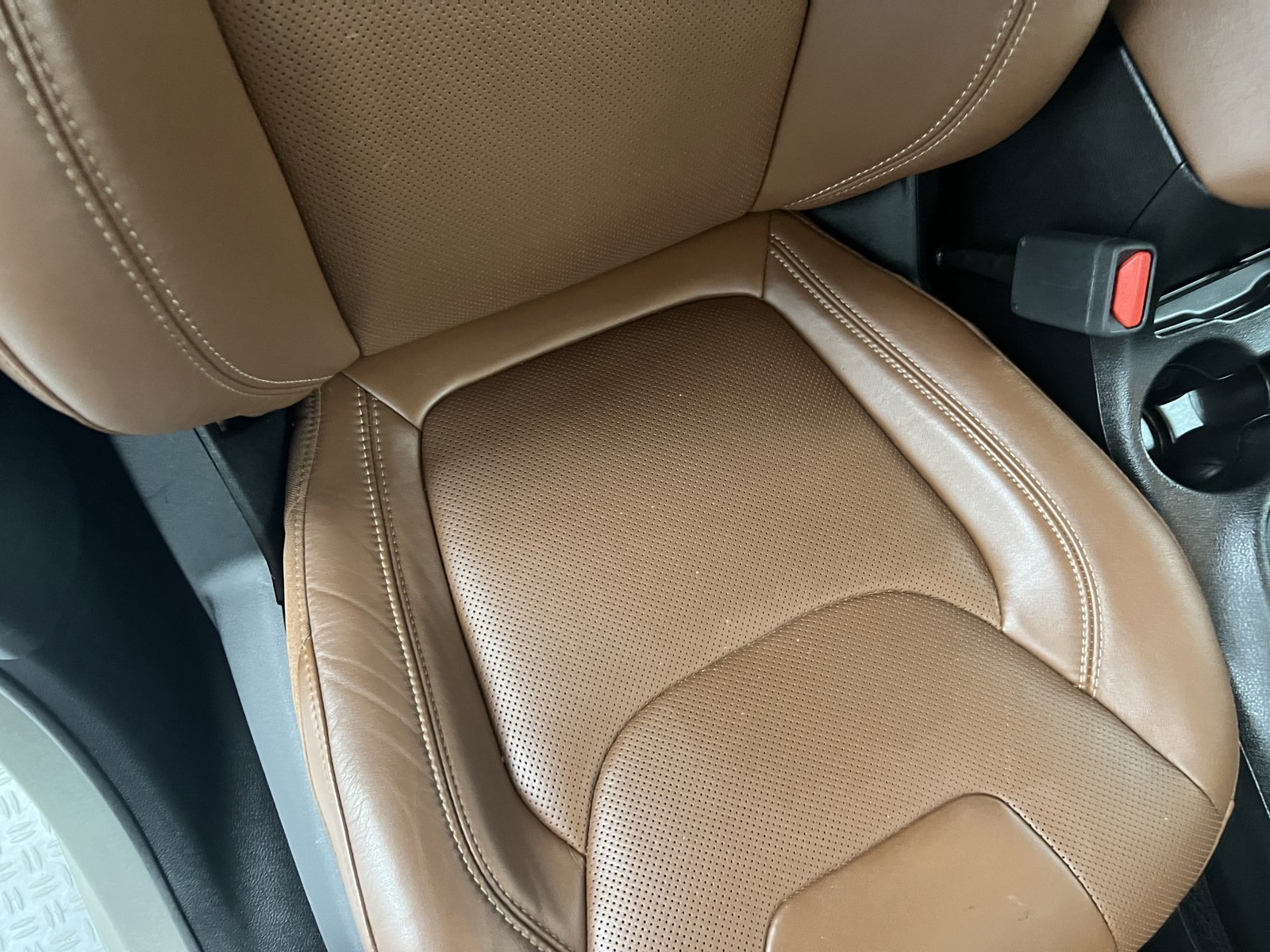 Used 2019 Jeep Cherokee Overland w/ Technology Group FWD image 42