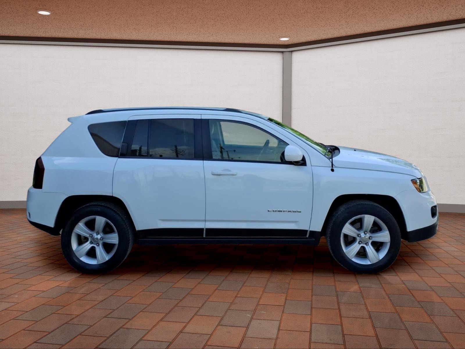 Used 2017 Jeep Compass Latitude AWD/4WD image 4