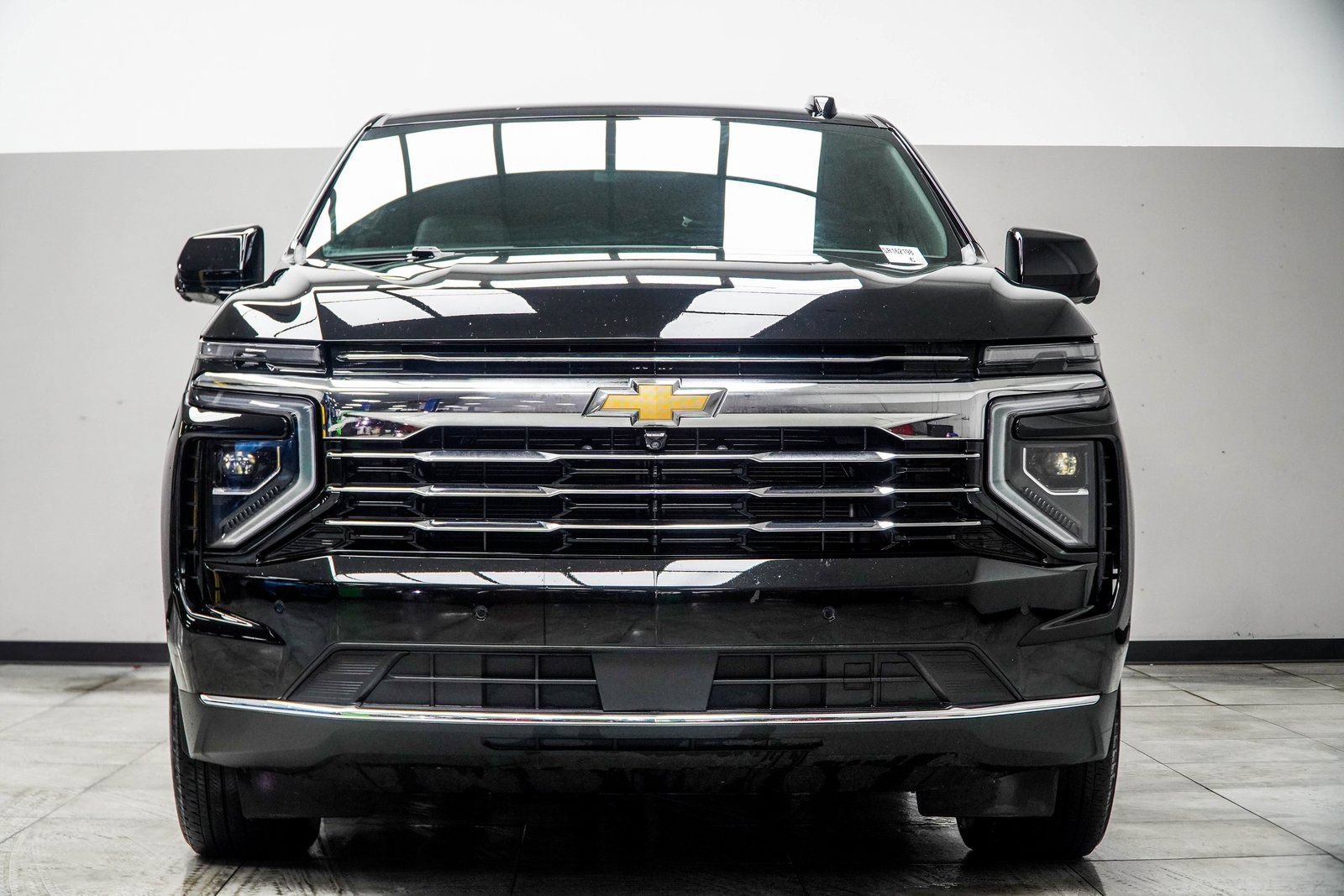 Used 2025 Chevrolet Suburban LT AWD/4WD image 8