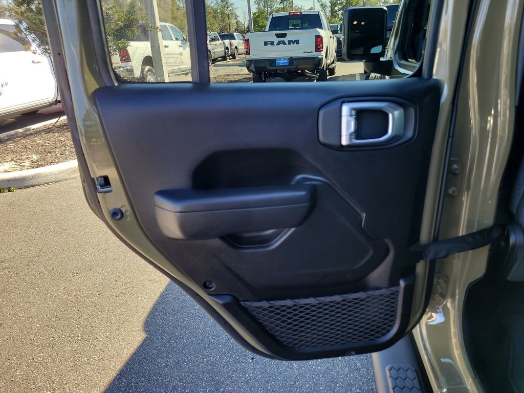 Used 2025 Jeep Wrangler Sport image 9