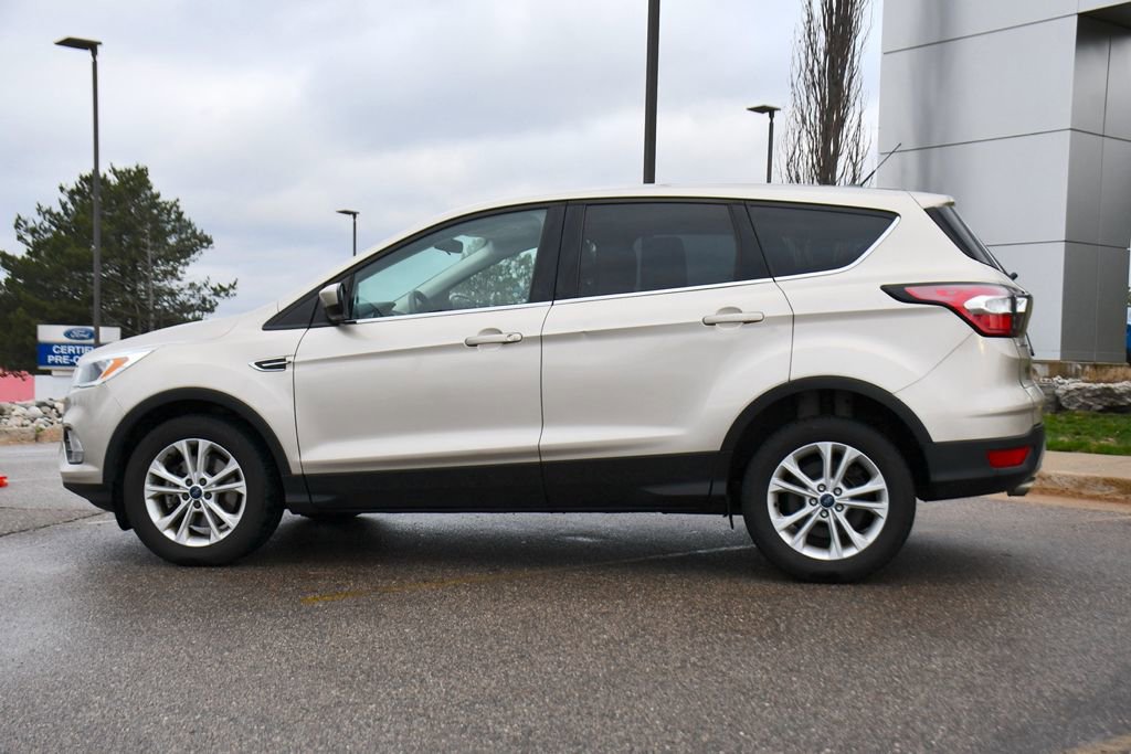 Used 2017 Ford Escape SE FWD image 3