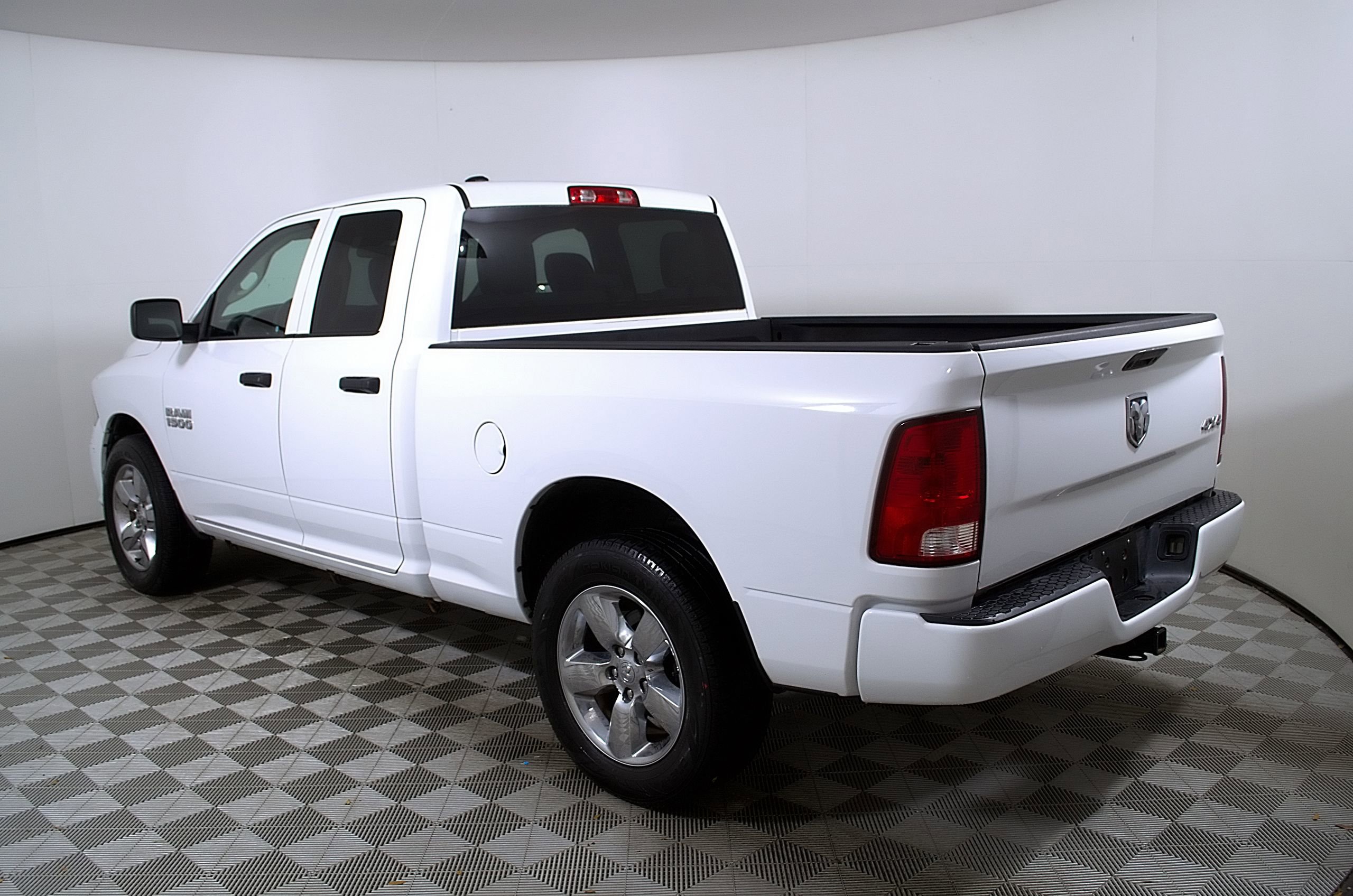 Used 2018 RAM 1500 Express w/ Express Value Package AWD/4WD image 9