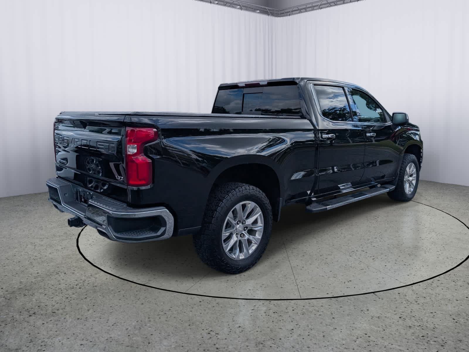Used 2019 Chevrolet Silverado 1500 LTZ w/ LTZ Convenience Package AWD/4WD image 3