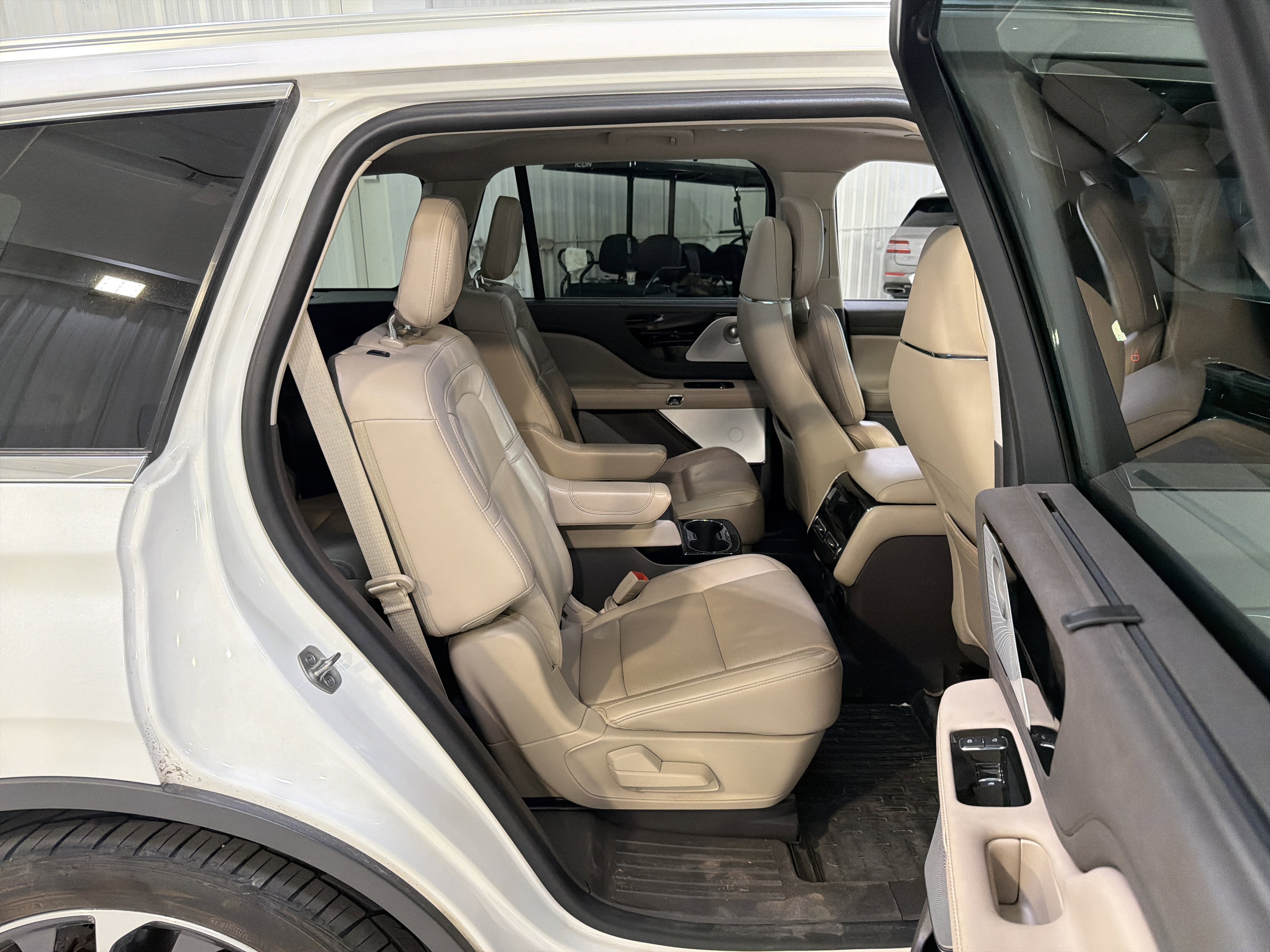 Used 2022 Lincoln Aviator Reserve w/ Equipment Group 201A image 14