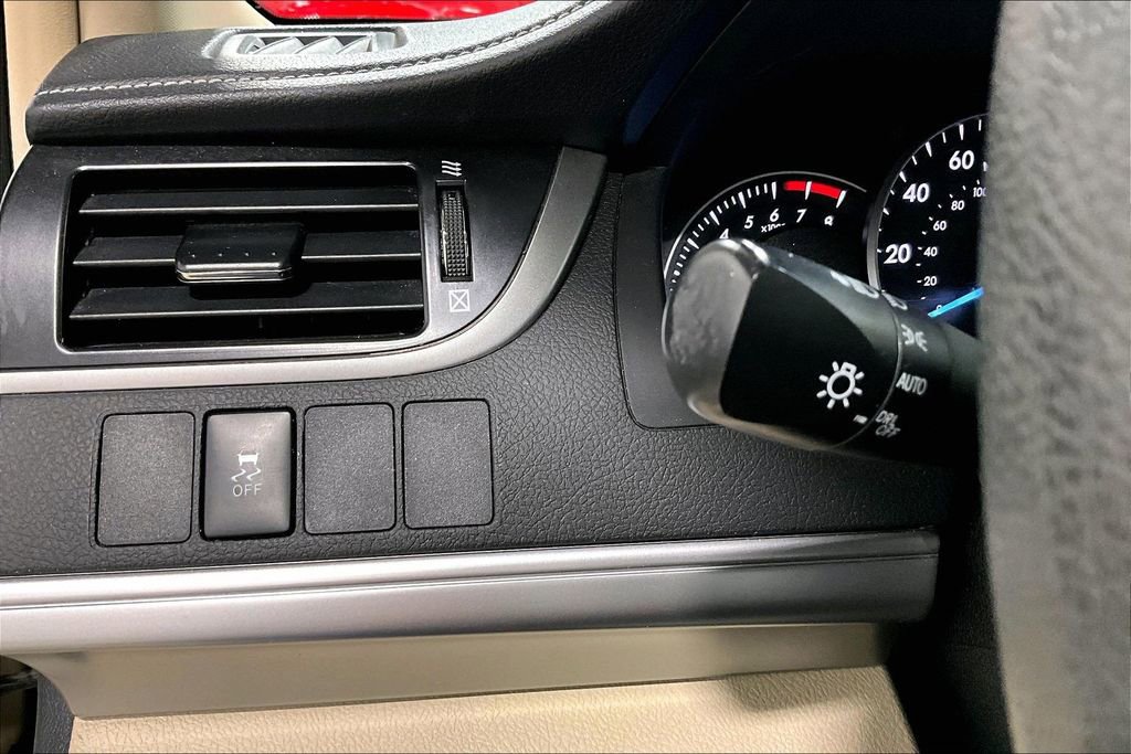 Used 2012 Toyota Camry LE image 15