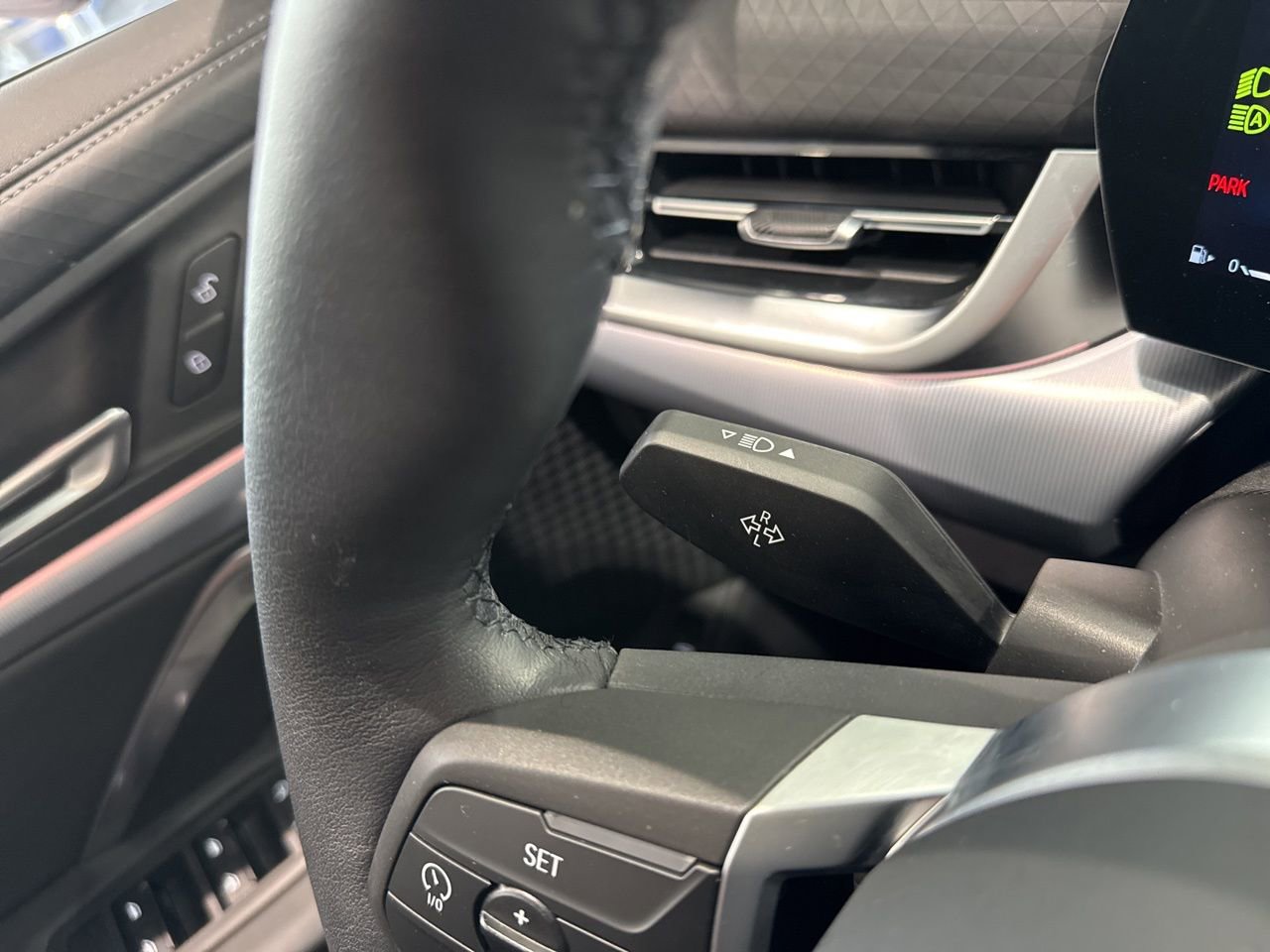 Used 2025 BMW X2 xDrive28i w/ Technology Package image 22