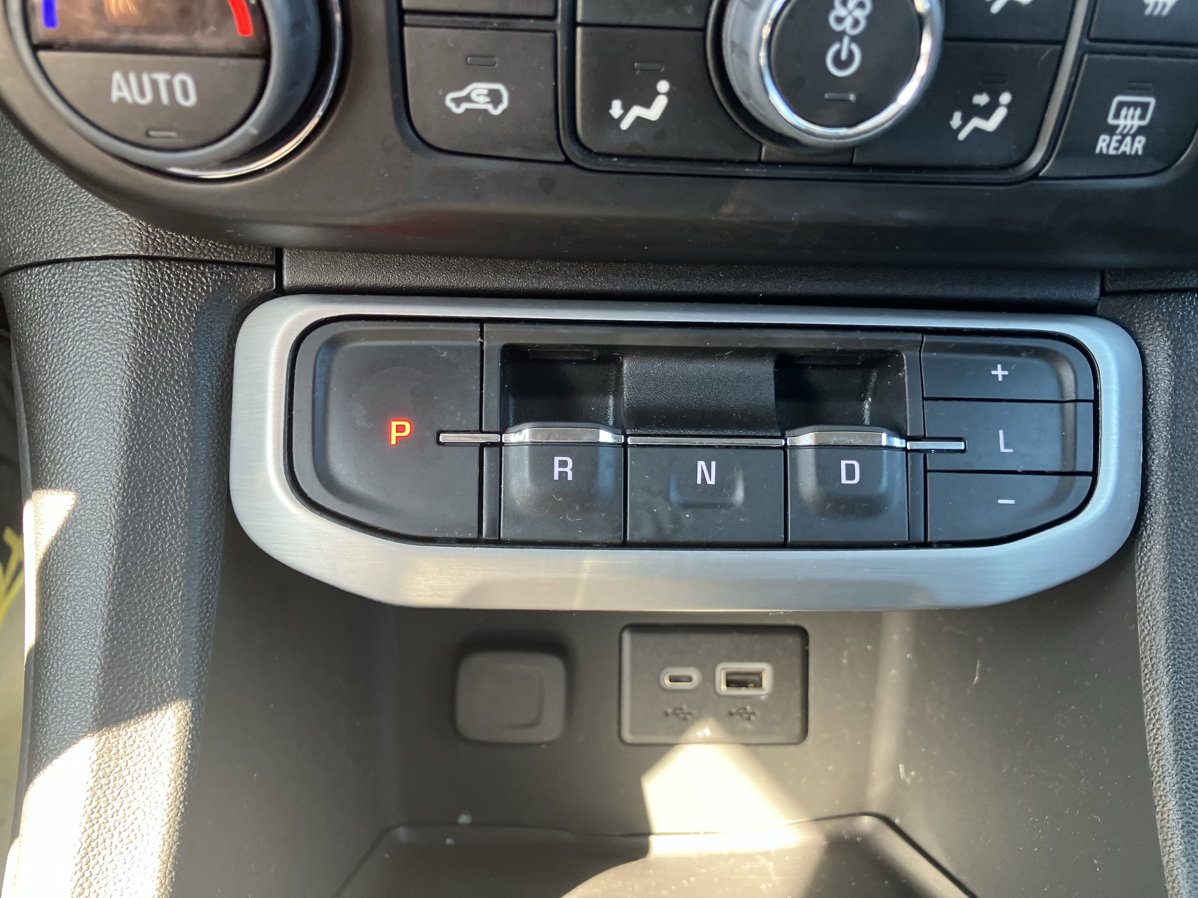 Used 2023 GMC Acadia SLE w/ Driver Convenience Package image 24