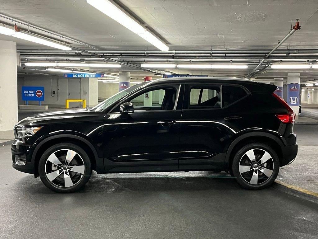 Used 2020 Volvo XC40 T5 Momentum image 31