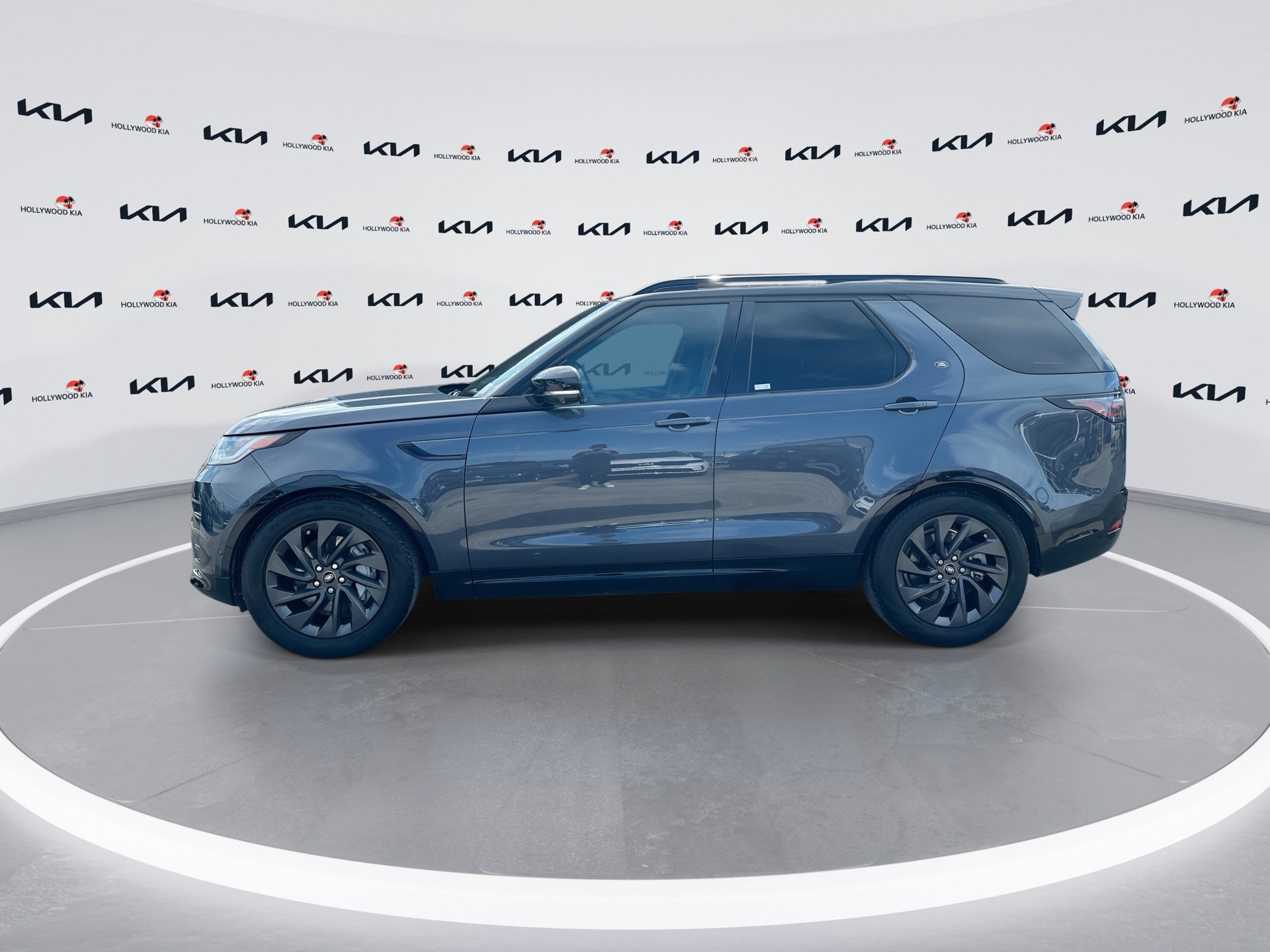 Used 2024 Land Rover Discovery Dynamic SE AWD/4WD image 5