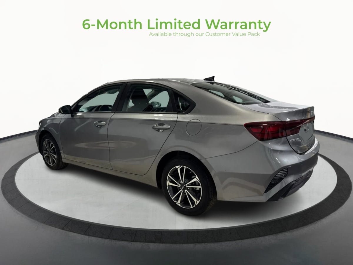 Used 2024 Kia Forte LXS FWD image 5