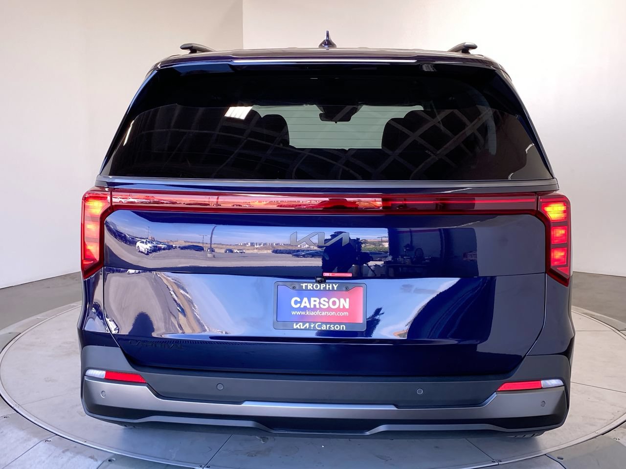 New 2027 Kia Carnival EX FWD image 4