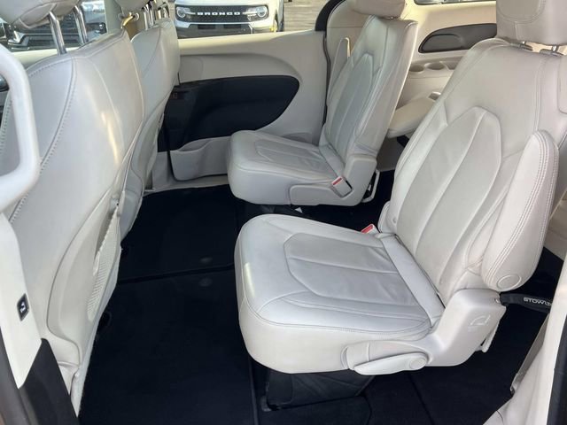Used 2017 Chrysler Pacifica Touring-L FWD image 13