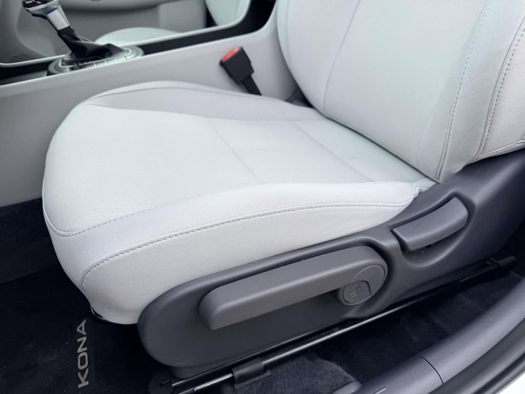 Used 2025 Hyundai Kona SE image 19