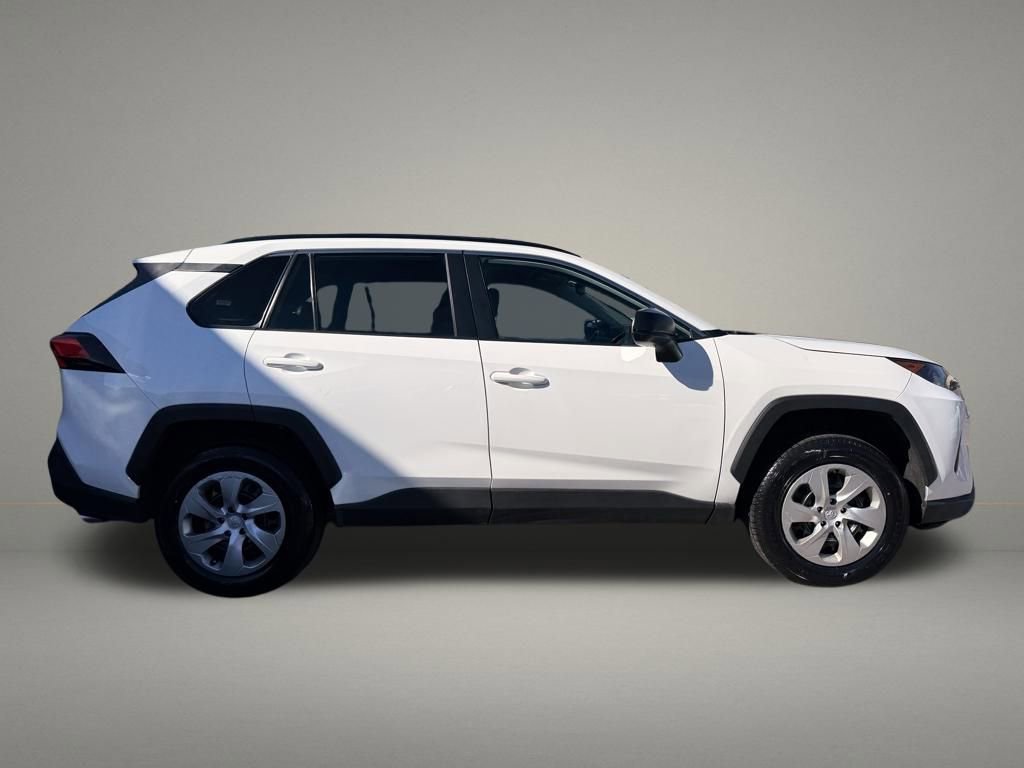 Used 2021 Toyota RAV4 LE image 6