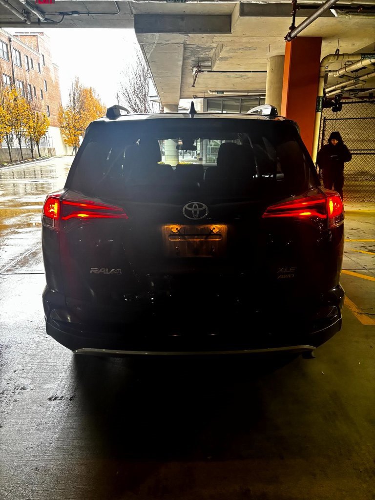 Used 2018 Toyota RAV4 XLE image 6