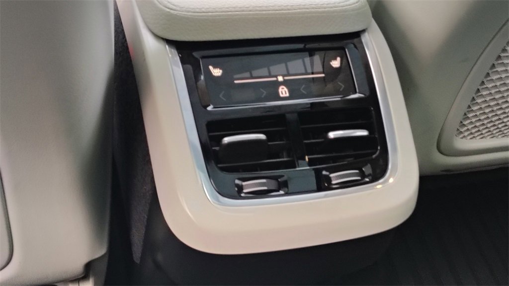 Used 2019 Volvo XC90 T6 Momentum w/ Protection Package Premier image 27