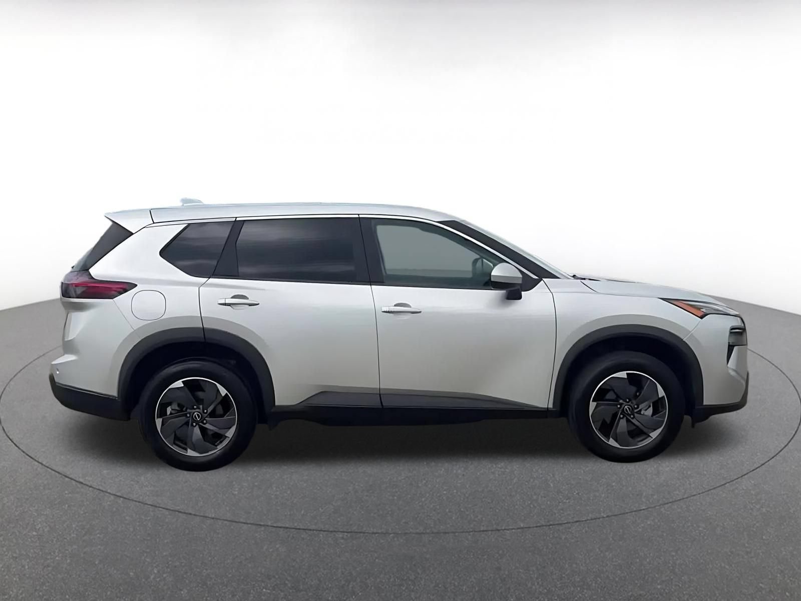 Used 2025 Nissan Rogue SV FWD image 16