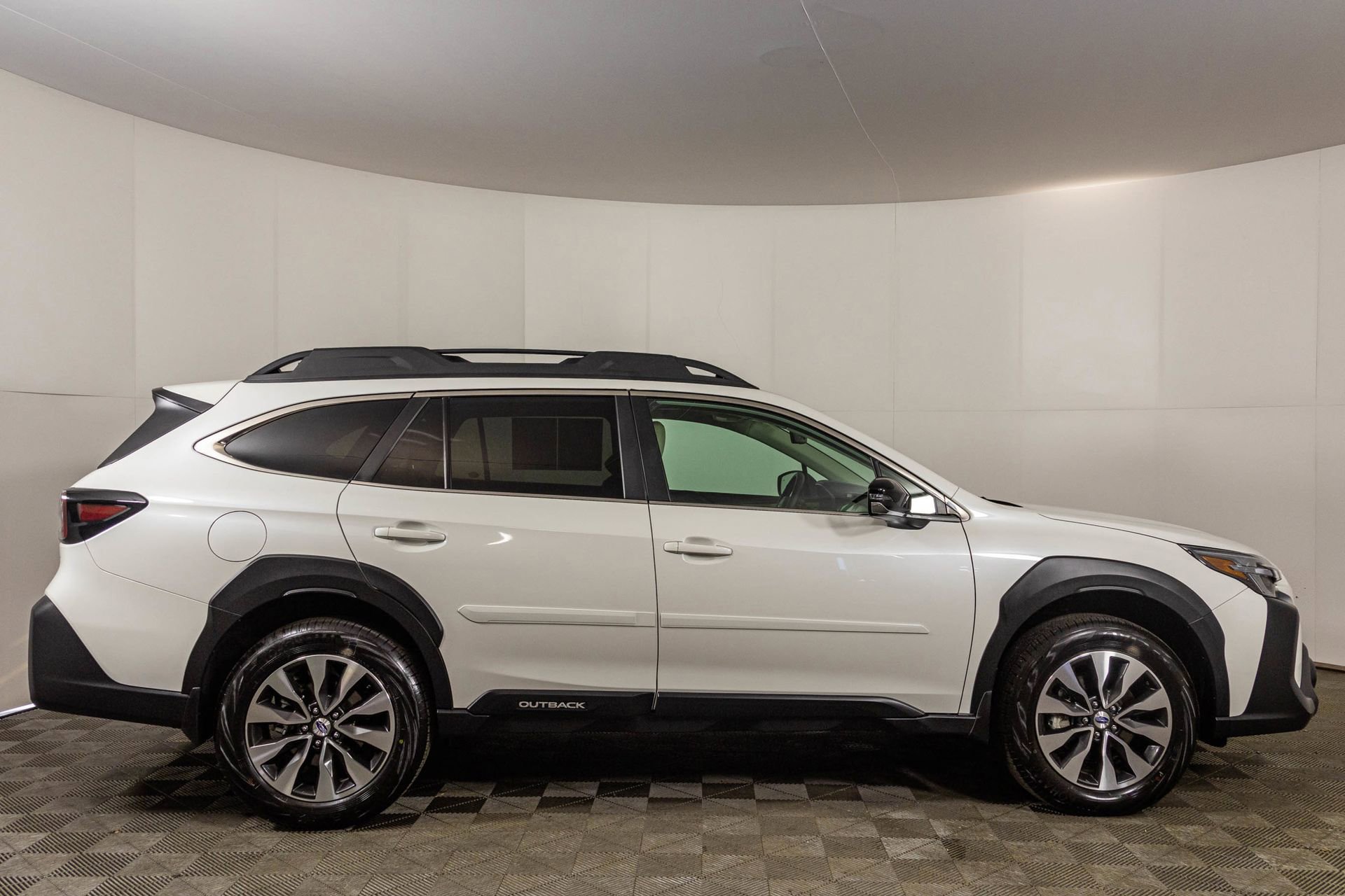 Used 2025 Subaru Outback Limited image 15