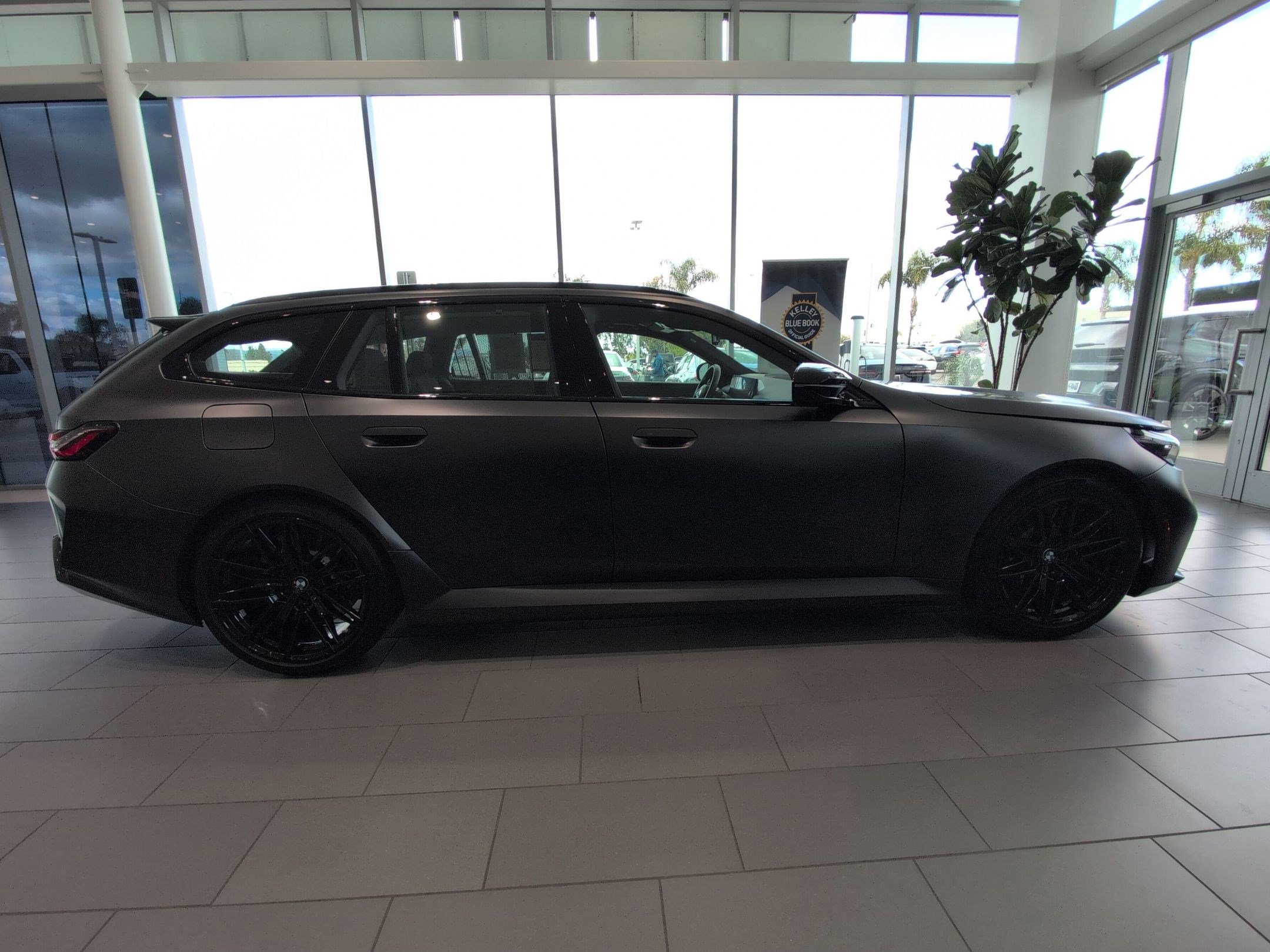 Used 2025 BMW M5 Touring w/ Executive Package image 11