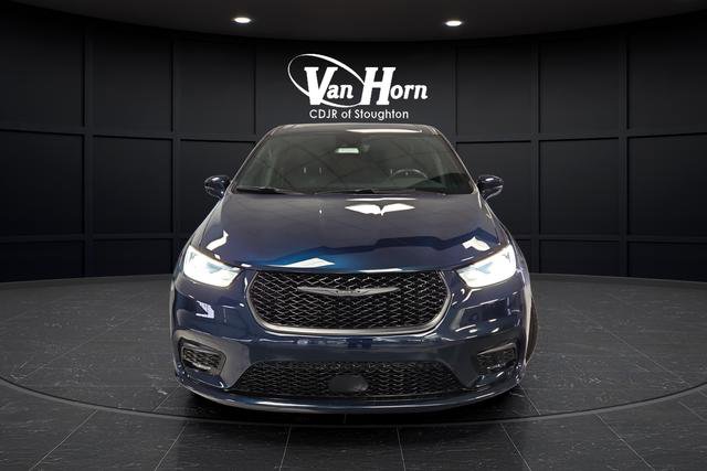 Used 2022 Chrysler Pacifica Touring-L w/ S Appearance Package FWD image 2