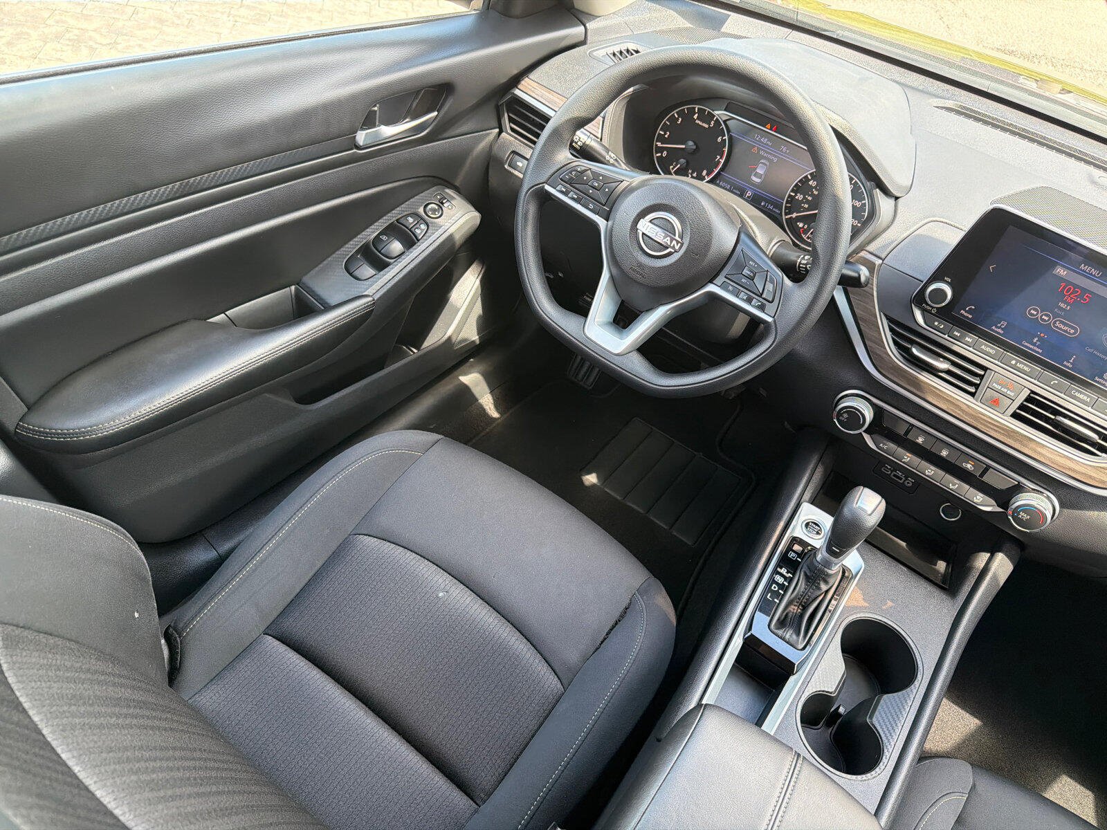 Used 2025 Nissan Altima 2.5 SV FWD image 22