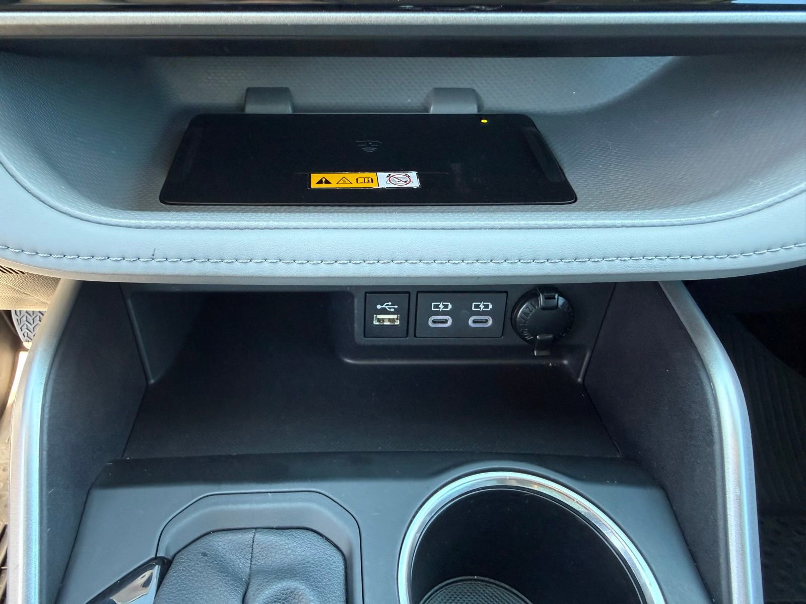 Used 2024 Toyota Highlander XLE AWD/4WD image 28