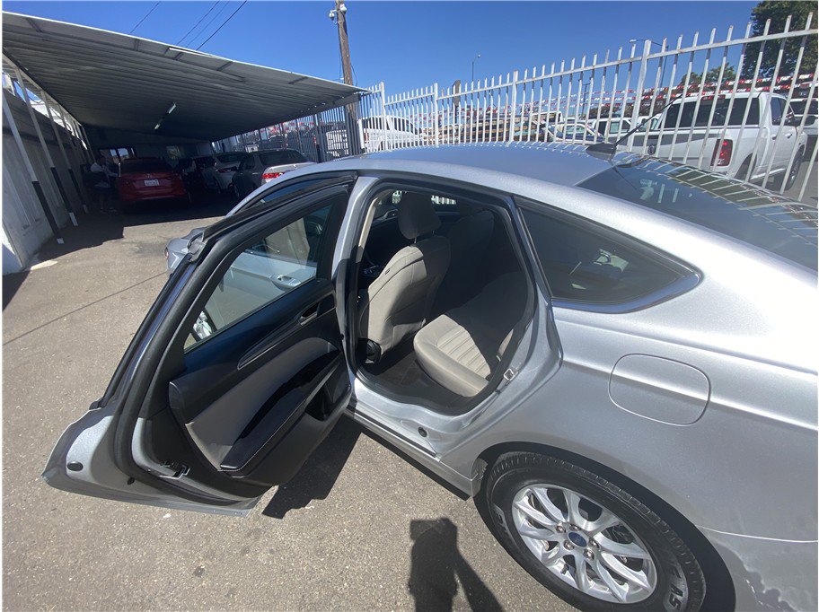 Used 2018 Ford Fusion S image 9