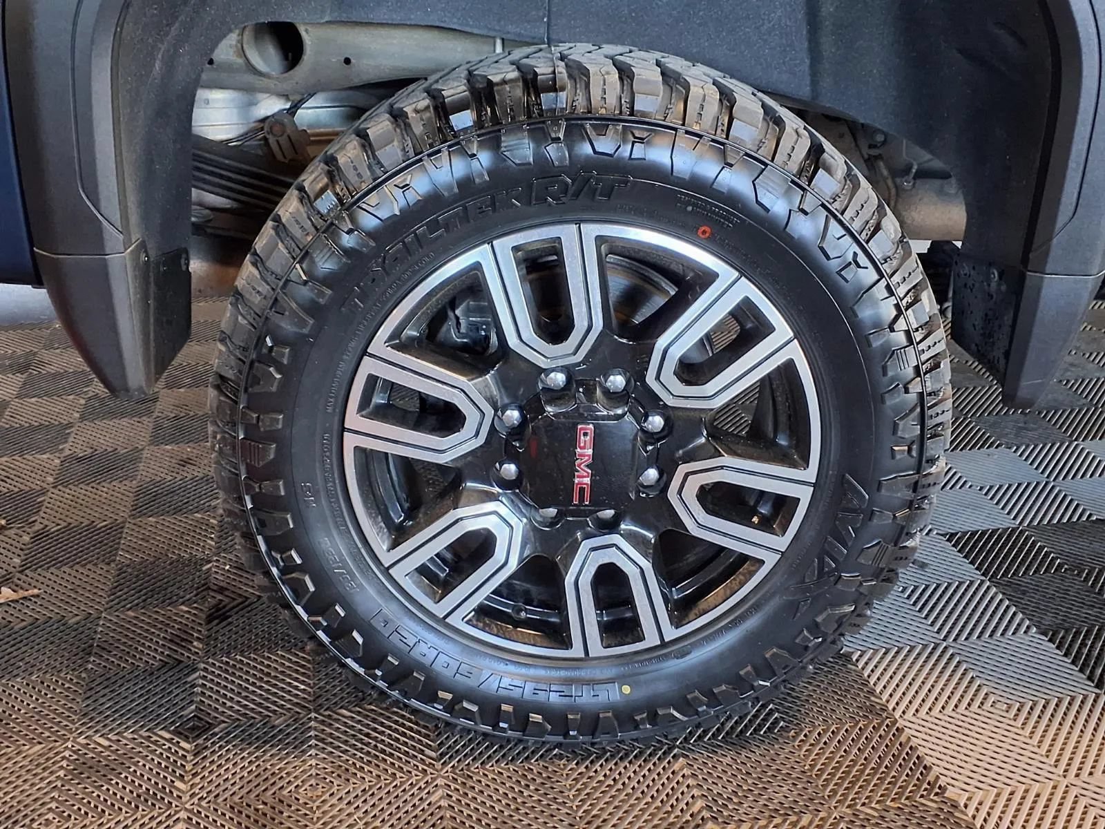 Used 2022 GMC Sierra 2500 AT4 w/ AT4 Preferred Package AWD/4WD image 8
