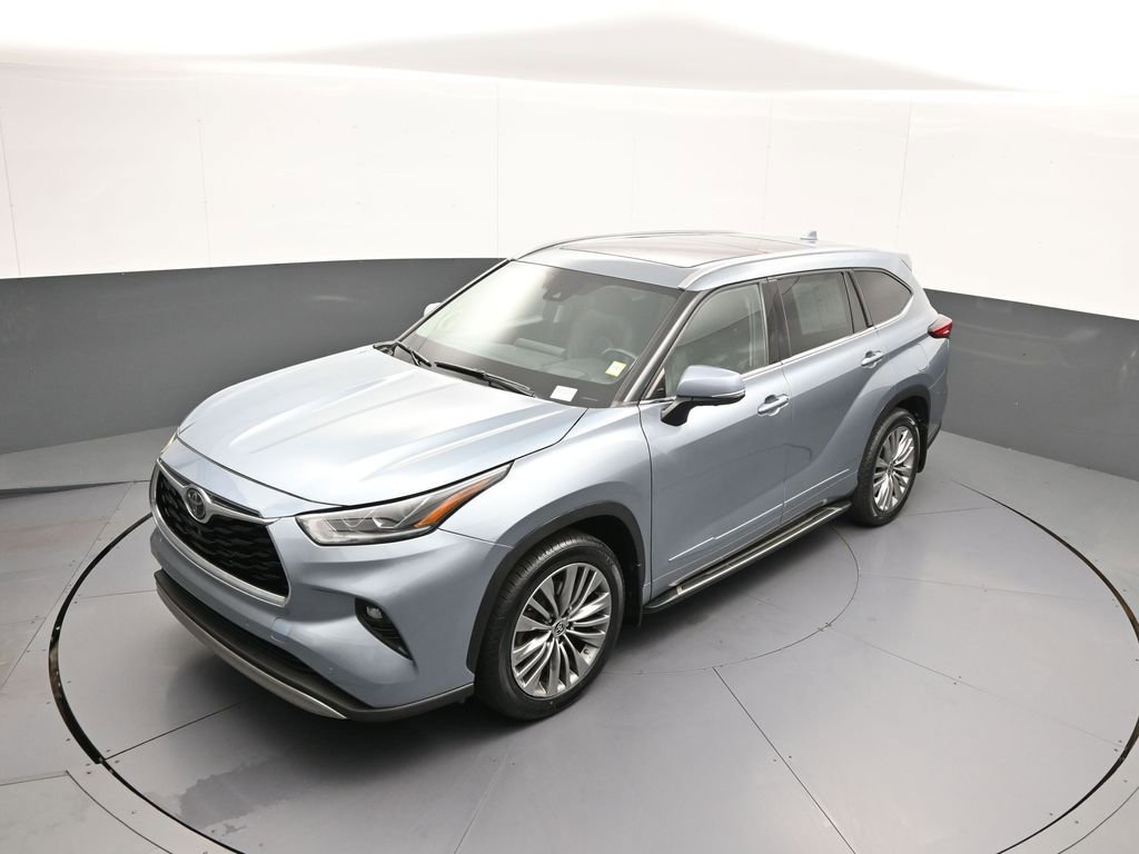 Certified 2020 Toyota Highlander Platinum w/ Preferred Accessory Package AWD/4WD image 37