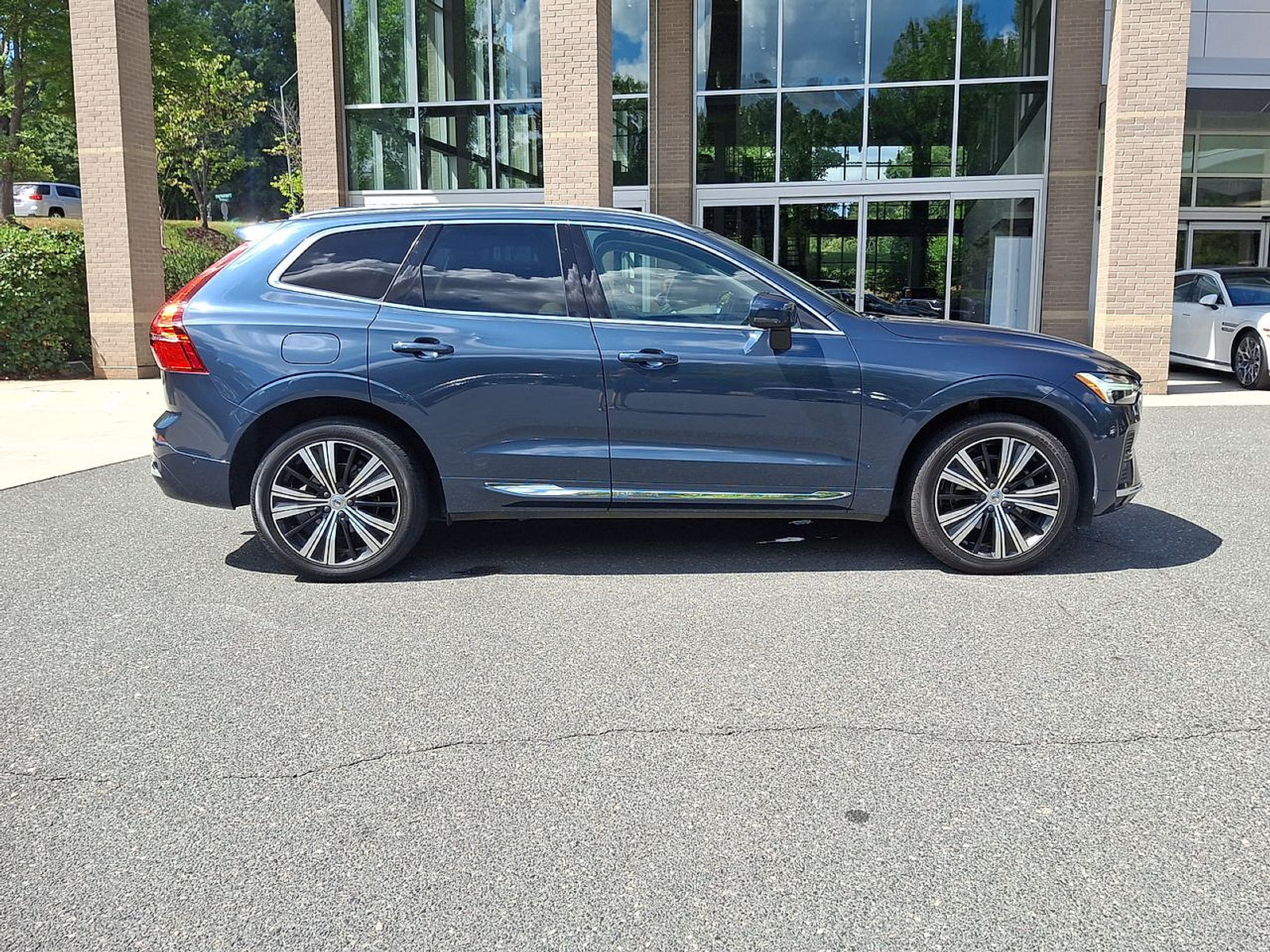 Used 2022 Volvo XC60 B5 Inscription w/ Advanced Package FWD image 26