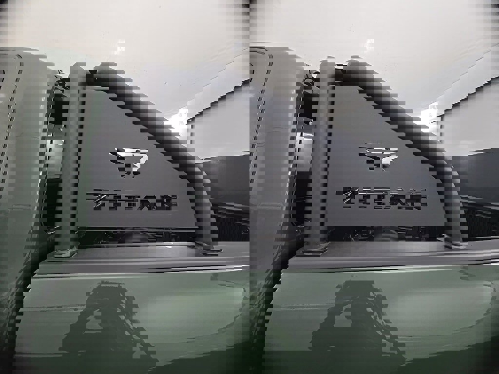 Used 2024 Nissan Titan SV w/ SV Bronze Edition Package image 39