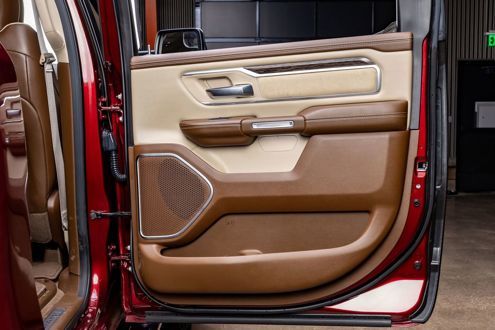 Used 2020 RAM 1500 Laramie AWD/4WD image 37