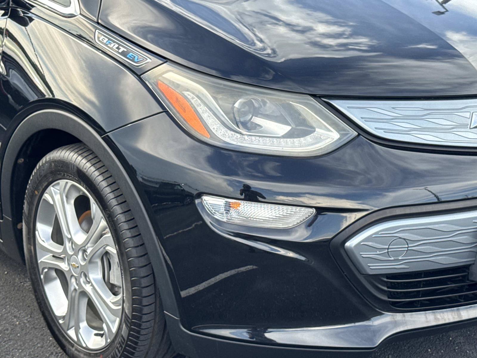 Used 2018 Chevrolet Bolt LT FWD image 4