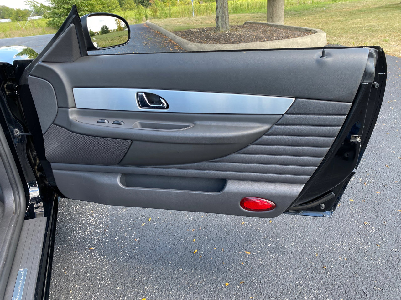 Used 2002 Ford Thunderbird Deluxe image 23