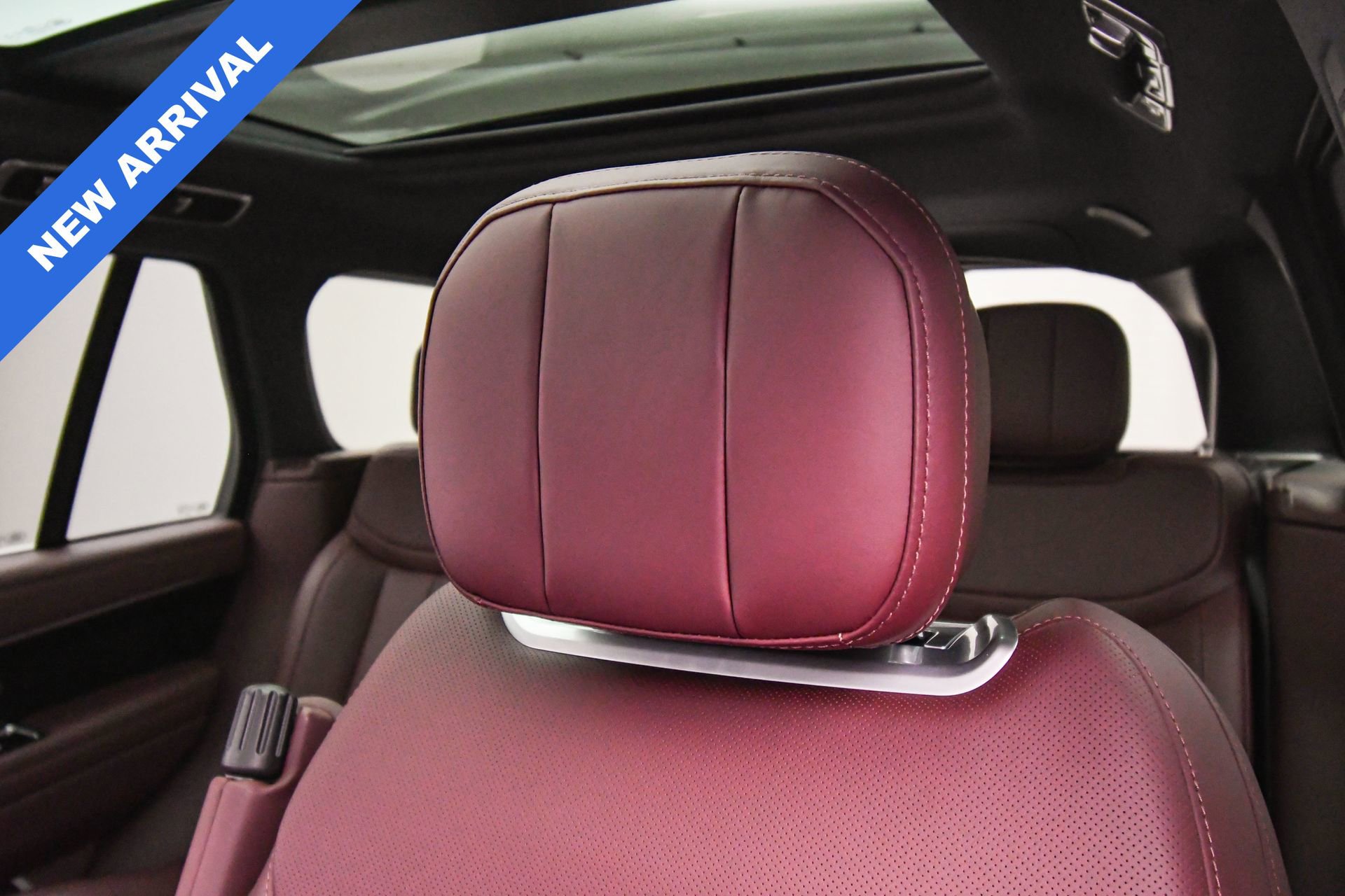 Used 2025 Land Rover Range Rover SE image 53