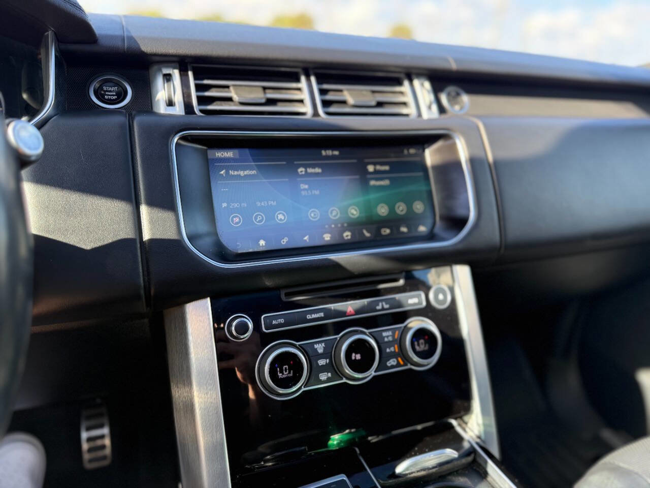 Used 2017 Land Rover Range Rover Supercharged image 19